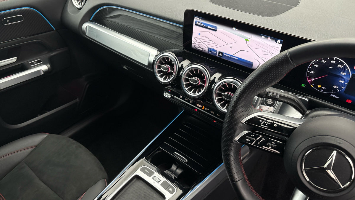 Mercedes-Benz GLB Image 18