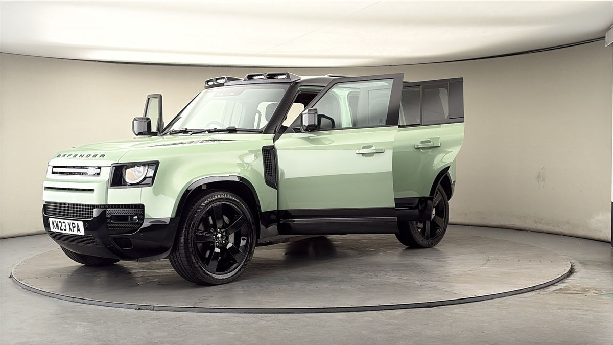 Land Rover Defender 110 Image 22