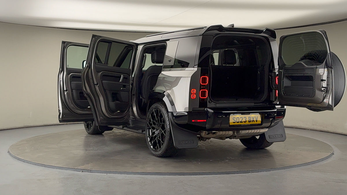 Land Rover Defender 110 Urban Image 46