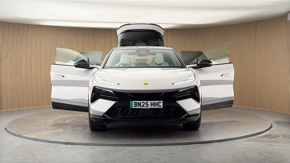 More views of Lotus Eletre