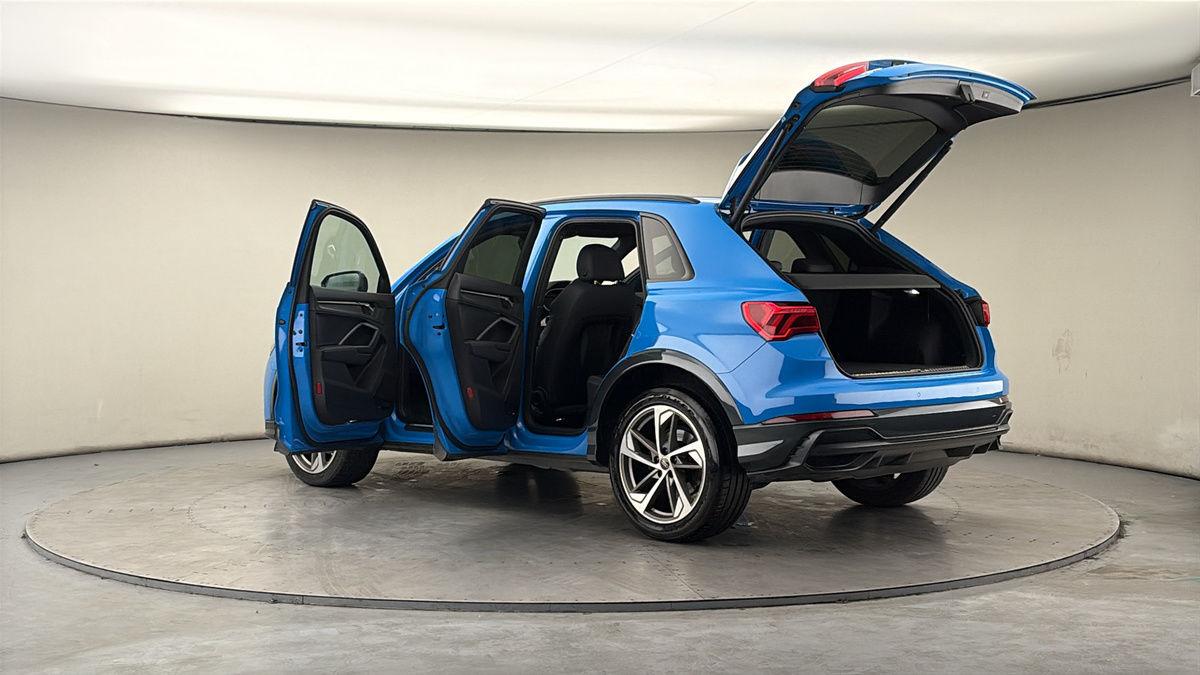More views of Audi Q3