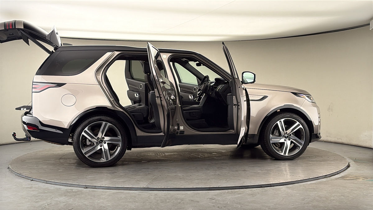 More views of Land Rover Discovery
