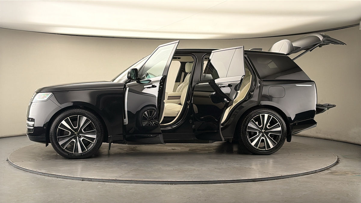 More views of Land Rover Range Rover