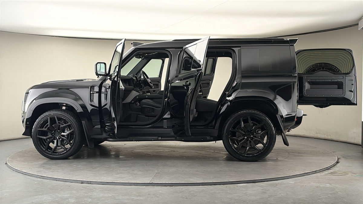 More views of Land Rover Defender 110