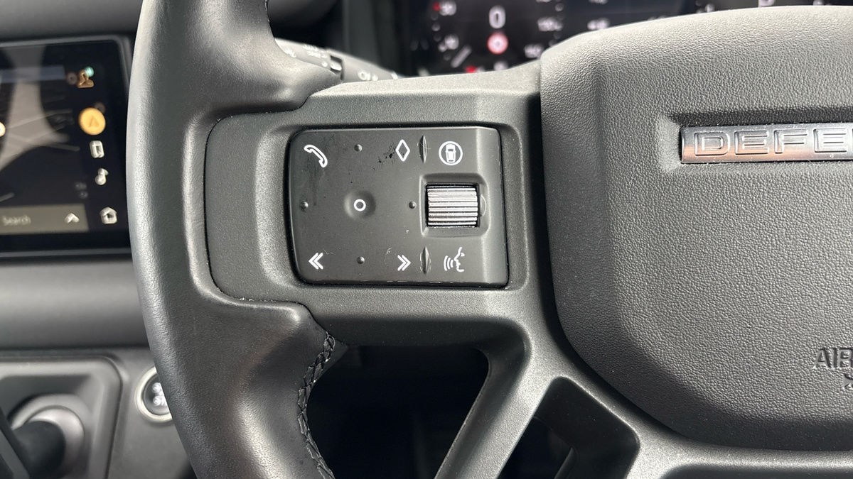 Land Rover Defender 110 Image 13