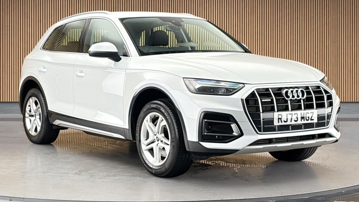 Audi Q5 Sticky Header Image
