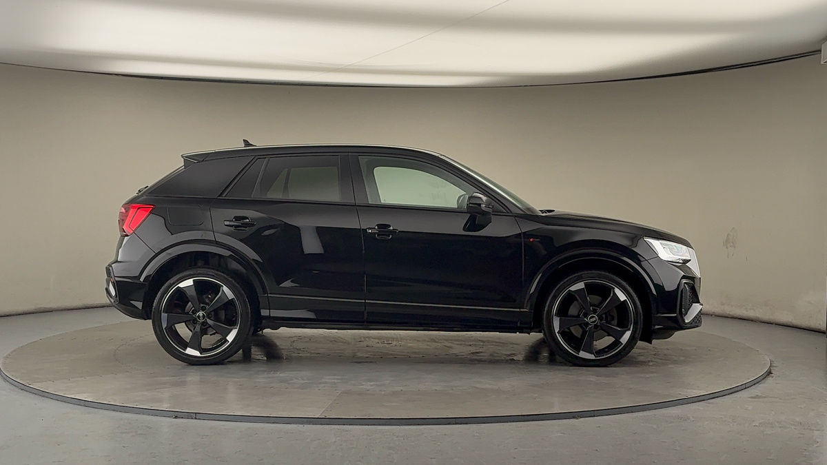 Audi Q2 Image 16