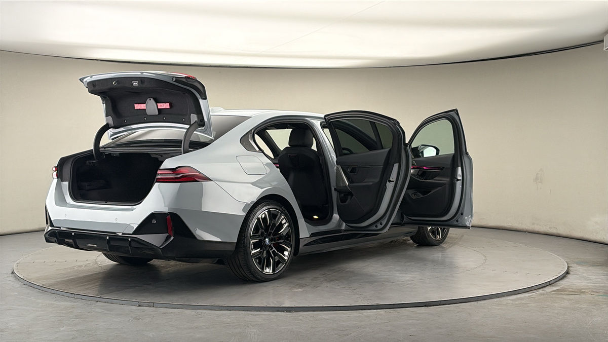 More views of BMW i5