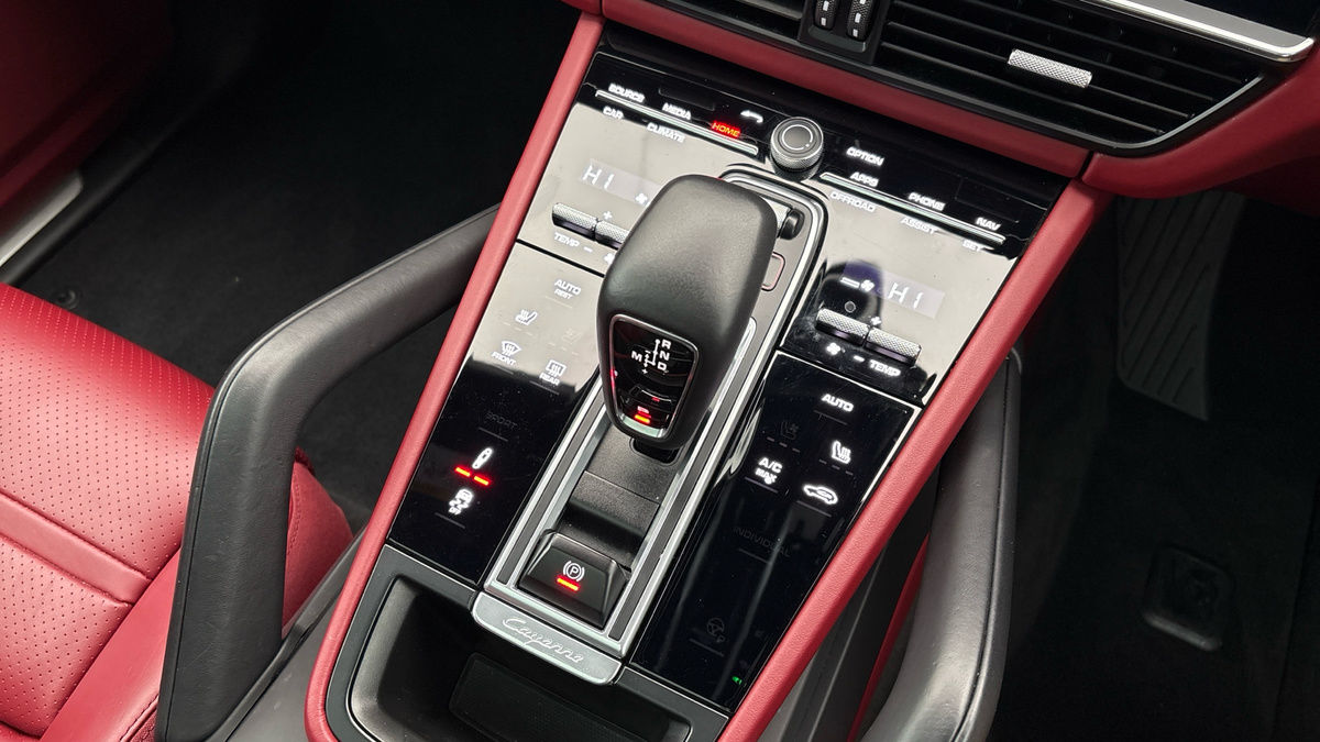 Porsche Cayenne Image 26