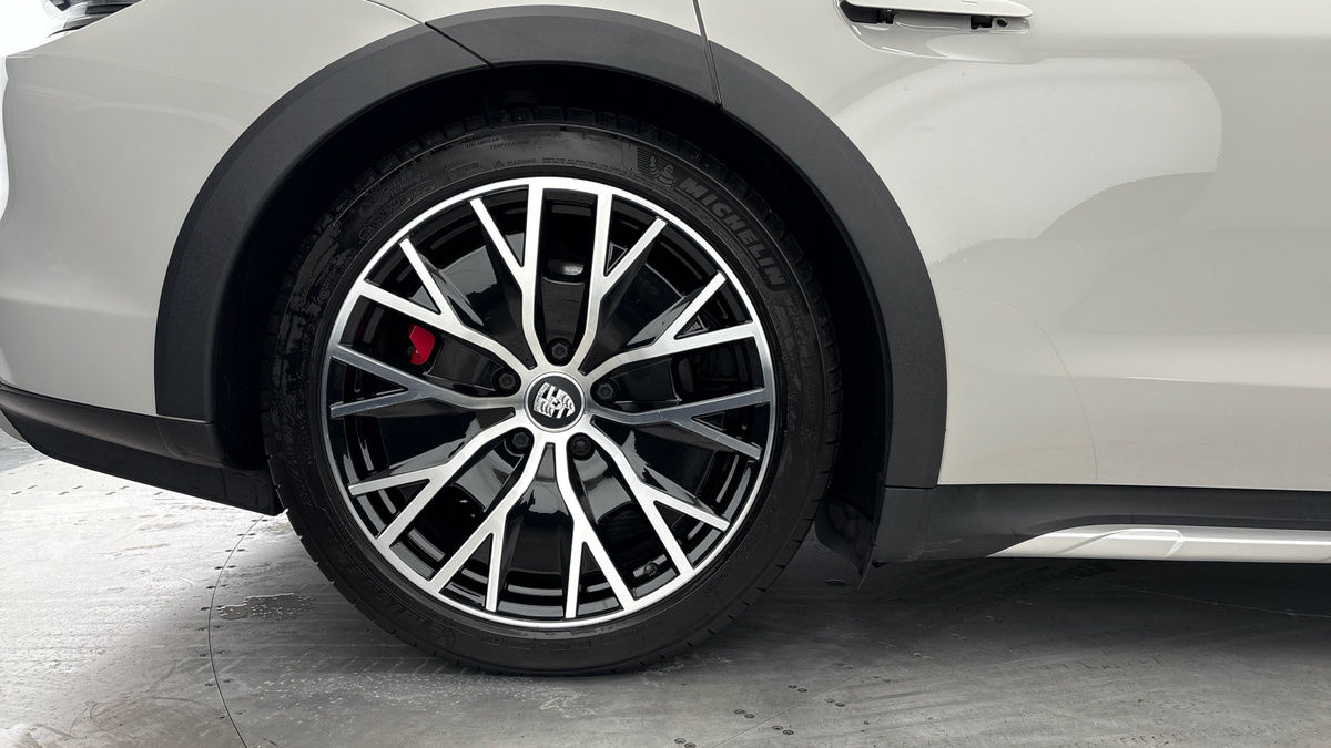 Porsche Taycan Image 10