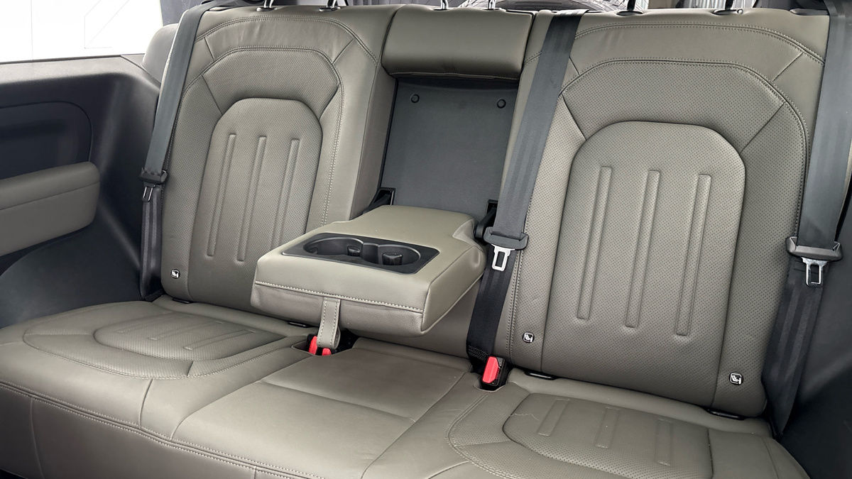 Land Rover Defender 90 Image 9