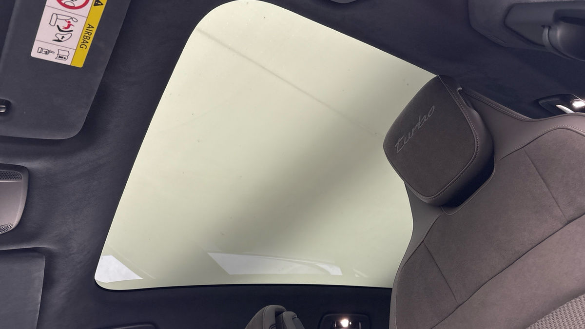 Porsche Taycan Image 6