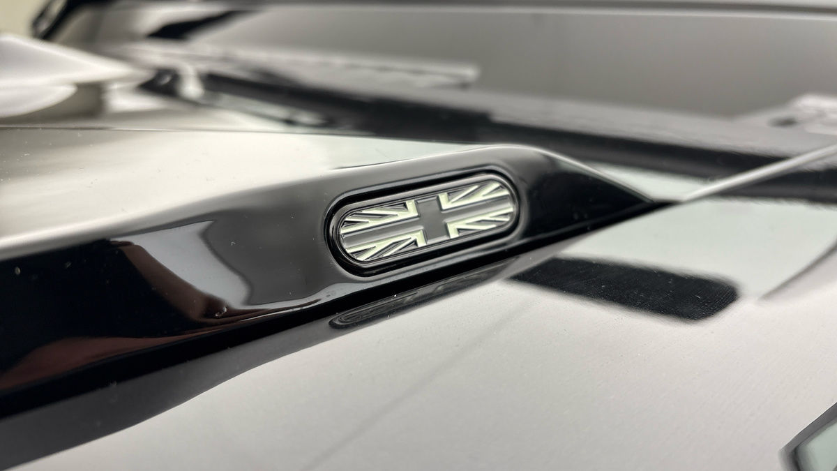 Land Rover Defender 110 Urban Image 25