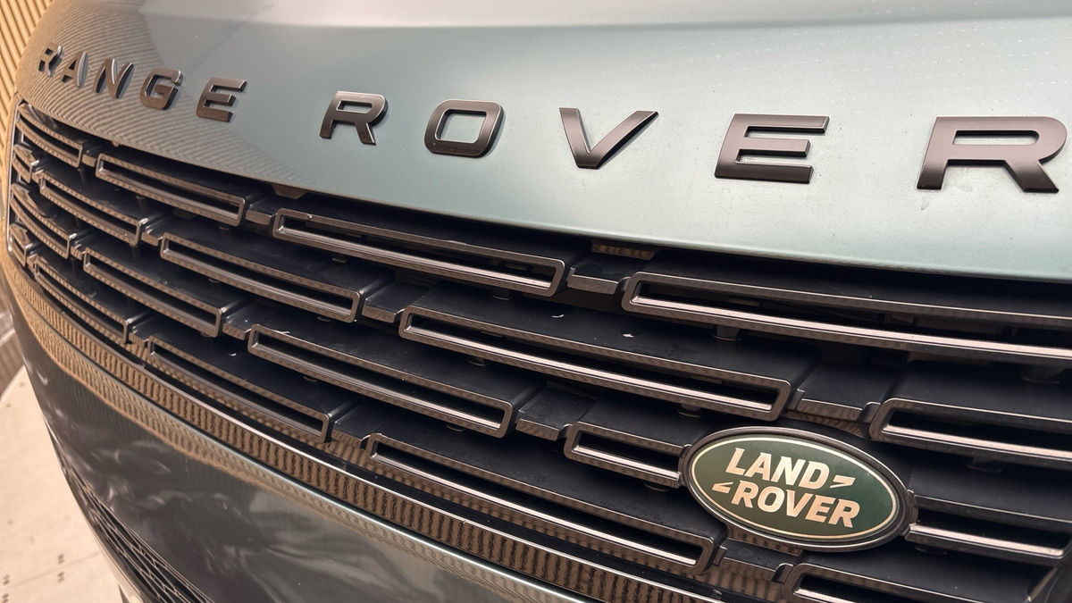 Land Rover Range Rover Sport Image 24