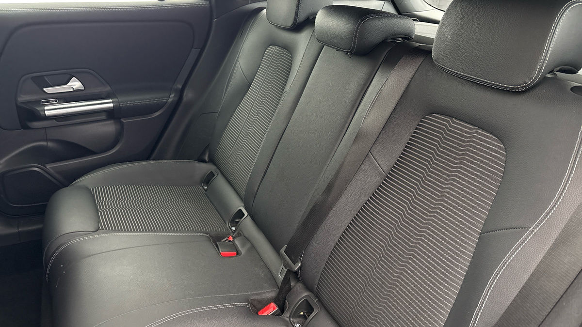 Mercedes-Benz GLA Image 8