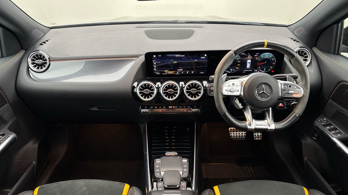 Mercedes-Benz GLA Image 12