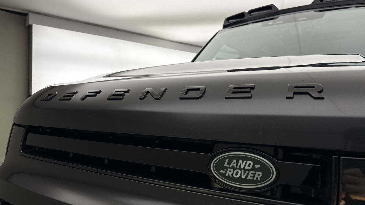 Land Rover Defender 90 Image 24