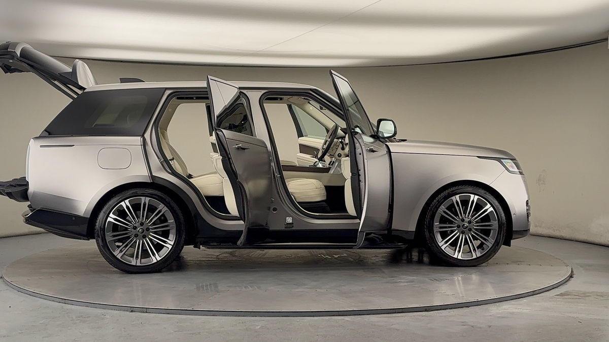 More views of Land Rover Range Rover