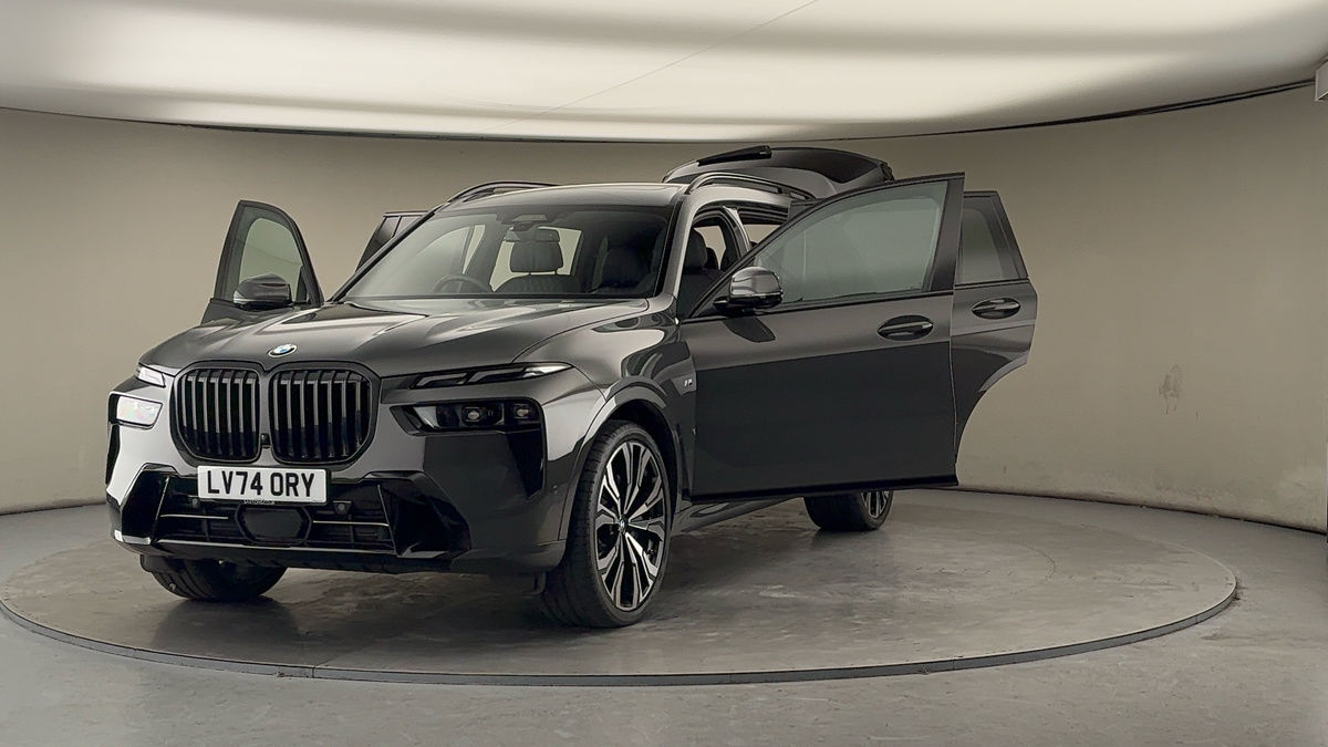More views of BMW X7