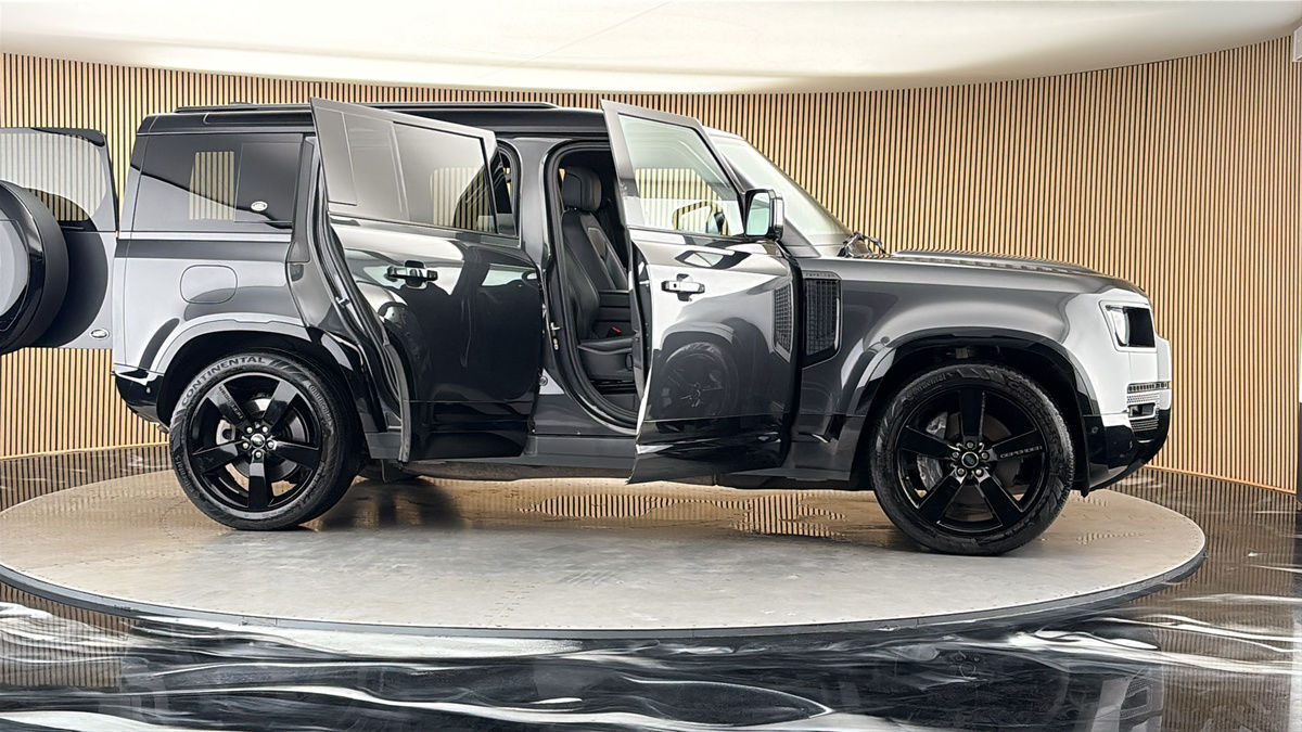 More views of Land Rover Defender 110