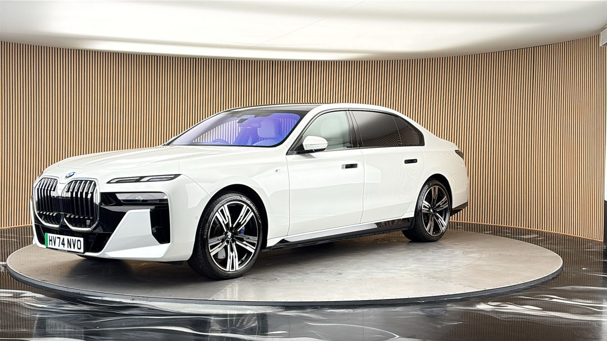 More views of BMW i7