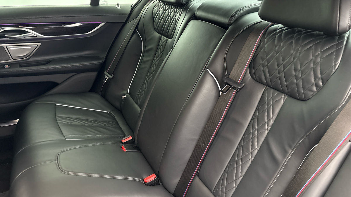 BMW 7 Series Image 8