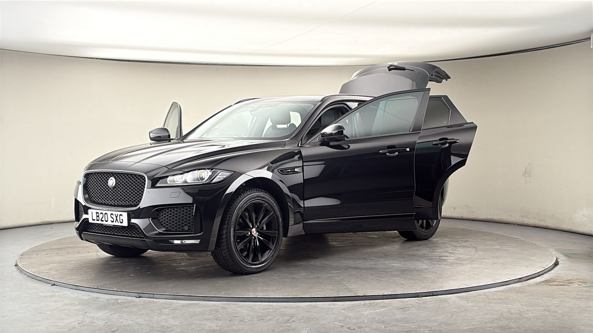 Jaguar F-PACE Image 22