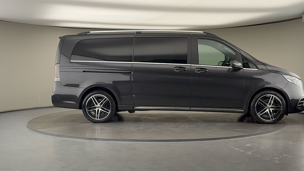 Mercedes-Benz V Class Image 16