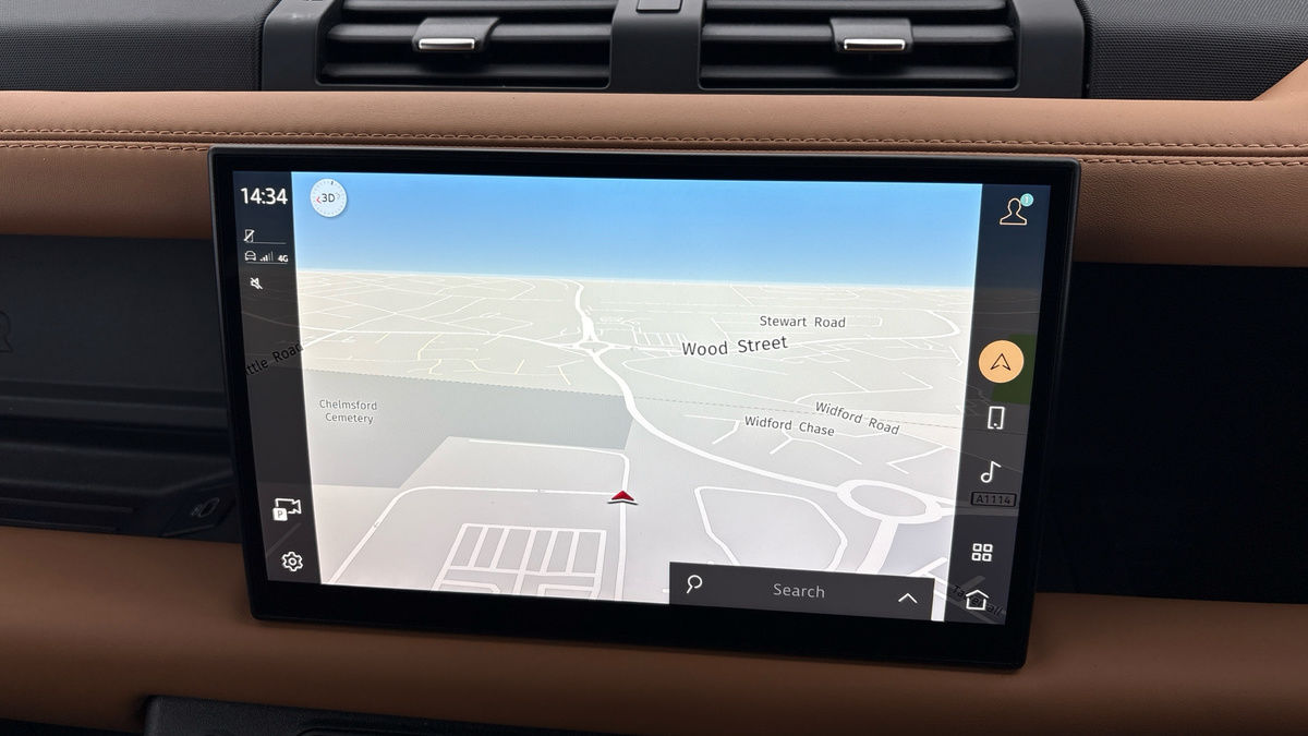 Land Rover Defender 130 Urban Image 17