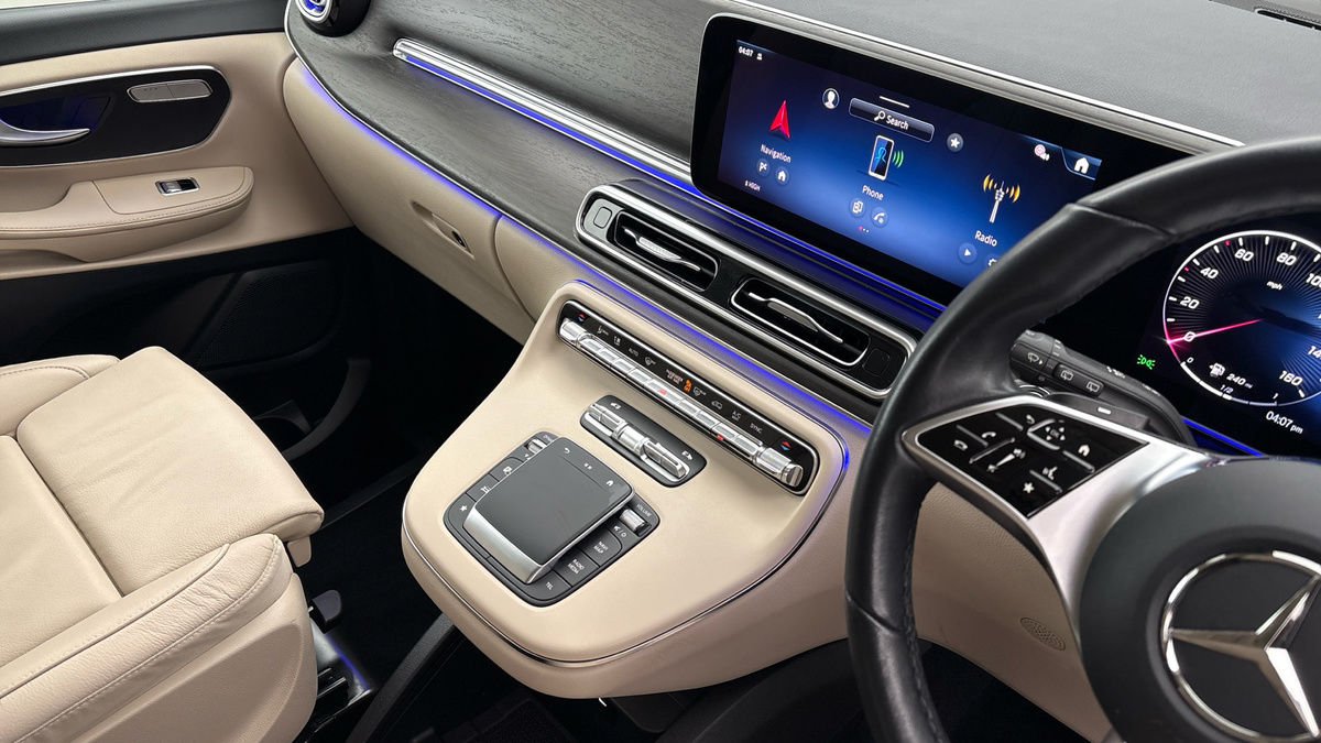 Mercedes-Benz V Class Image 18