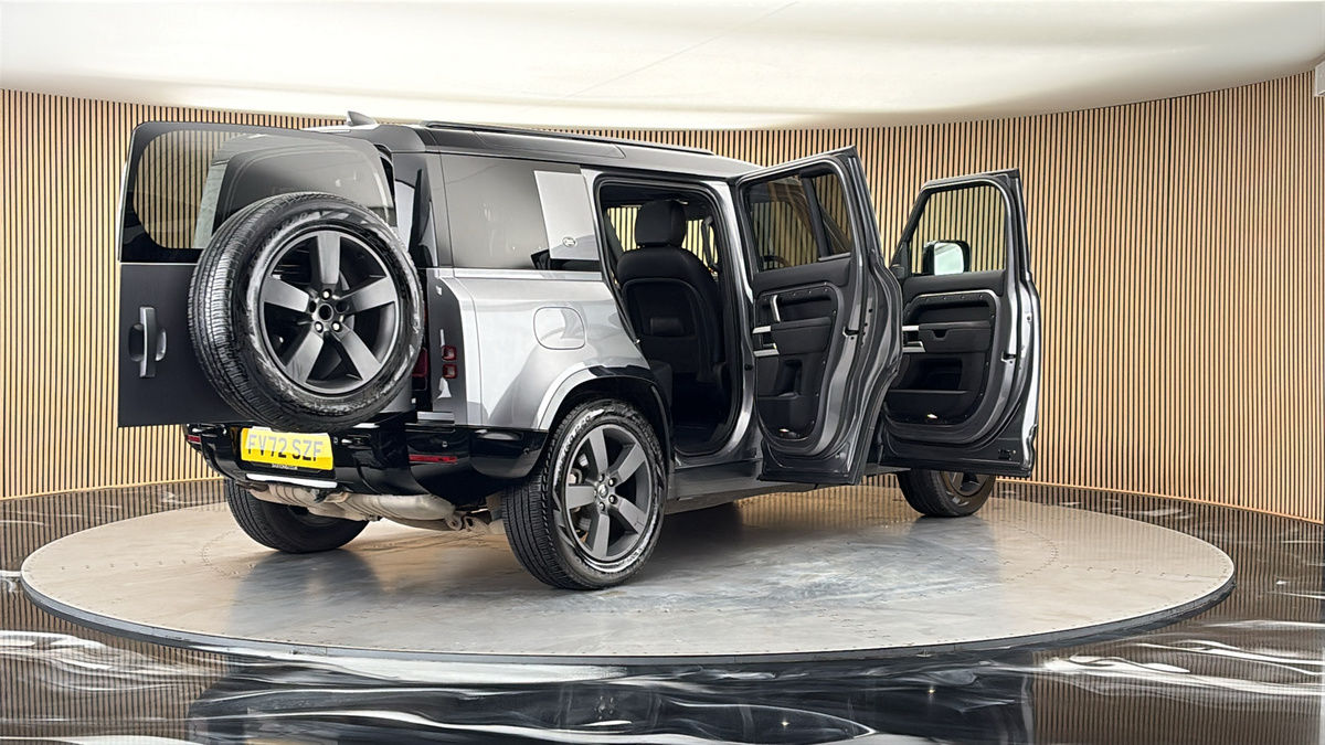 More views of Land Rover Defender 110