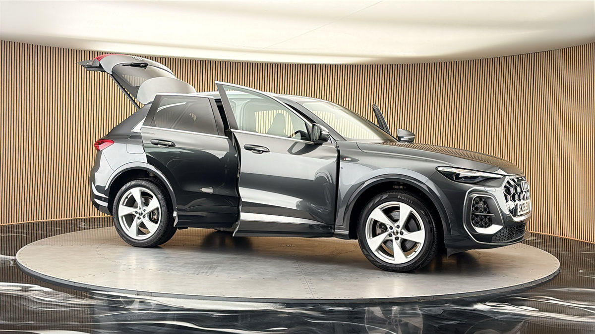 More views of Audi Q5