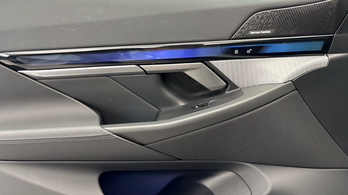 BMW 5 Series Image 19