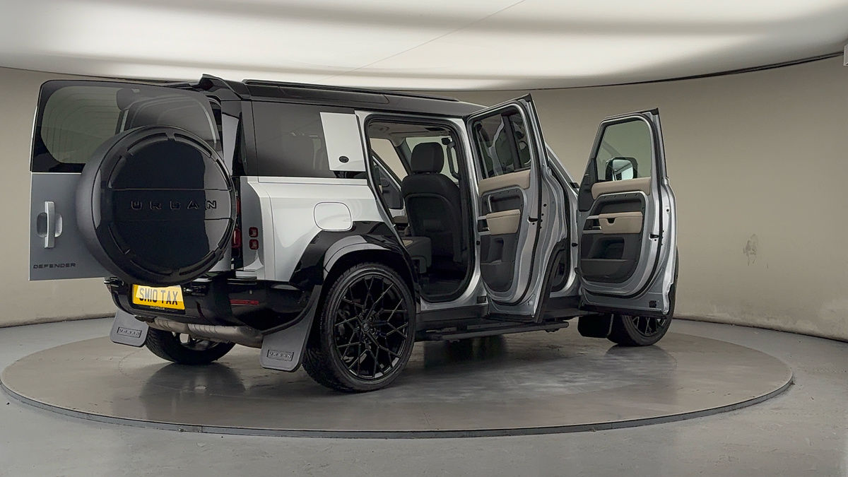 More views of Land Rover Defender 110