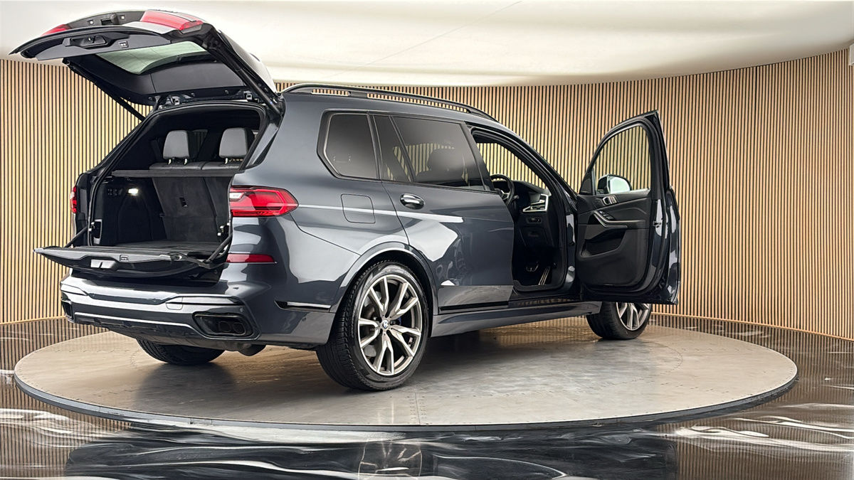 More views of BMW X7