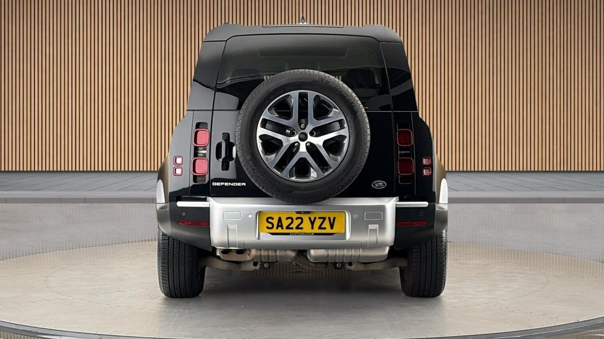 Land Rover Defender 110 Image 4