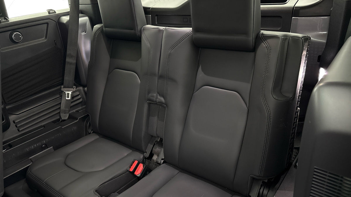 Land Rover Defender 110 Image 29