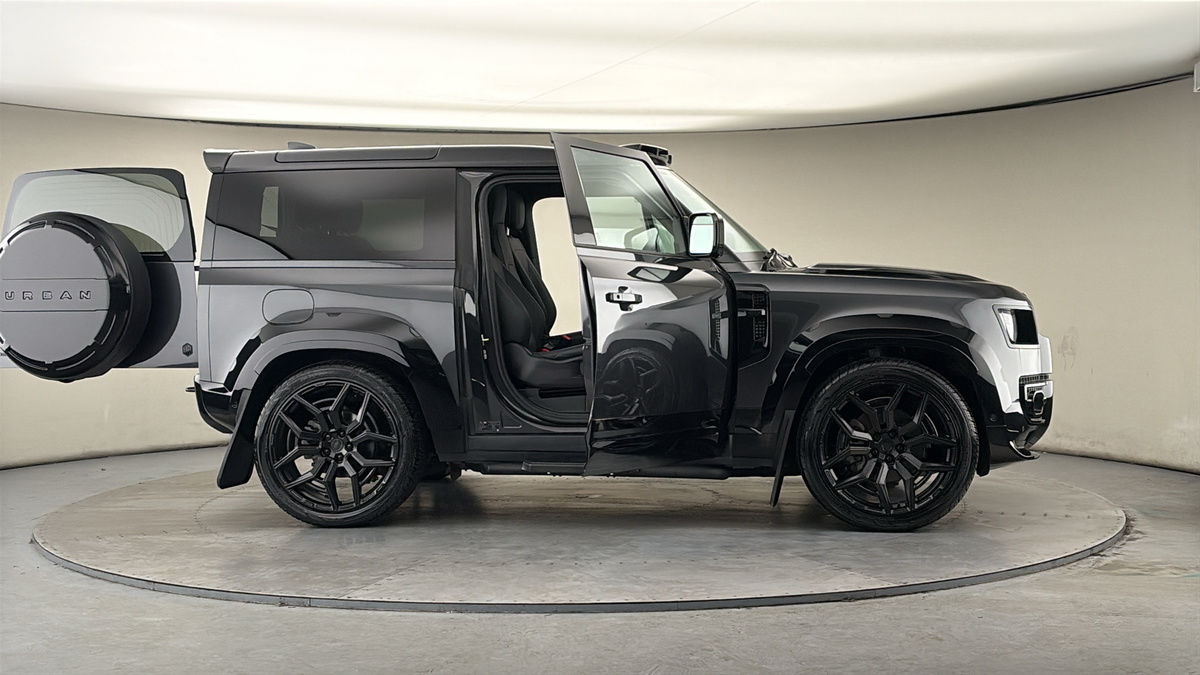 More views of Land Rover Defender 90