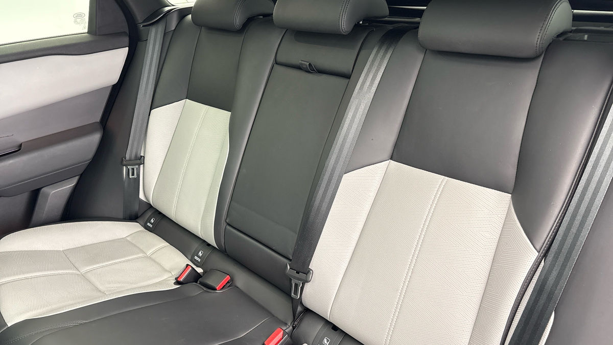 Land Rover Range Rover Velar Image 8