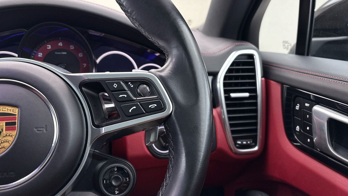 Porsche Cayenne Image 14