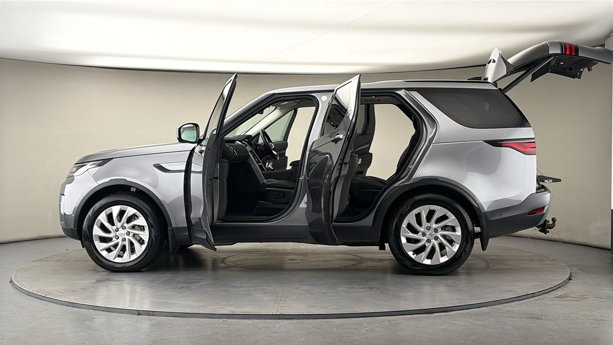 More views of Land Rover Discovery