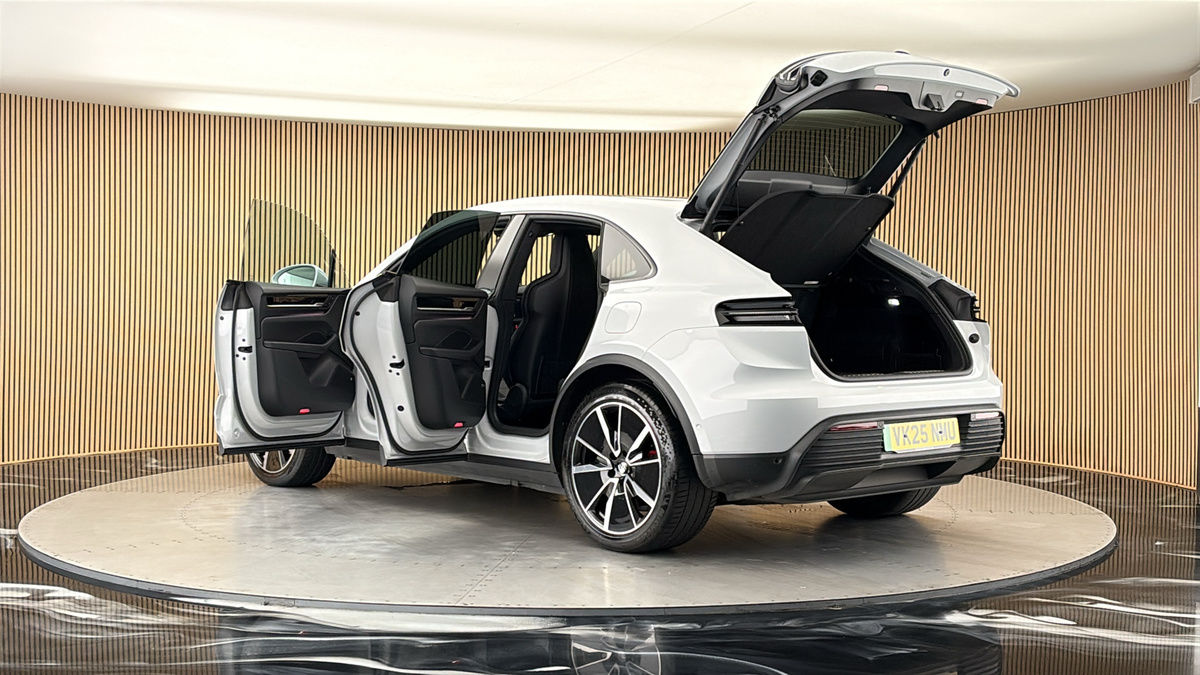 More views of Porsche Macan