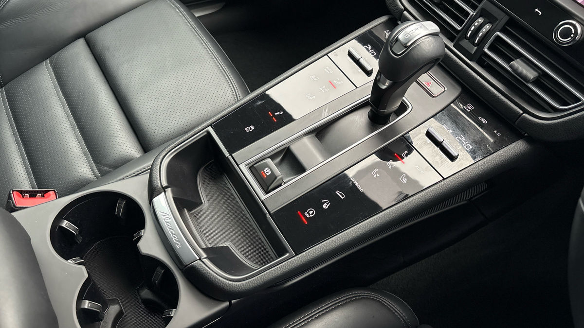 Porsche Macan Image 18