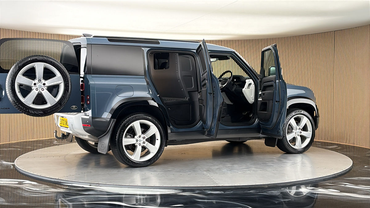 More views of Land Rover Defender 110