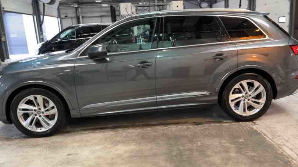 More views of Audi Q7