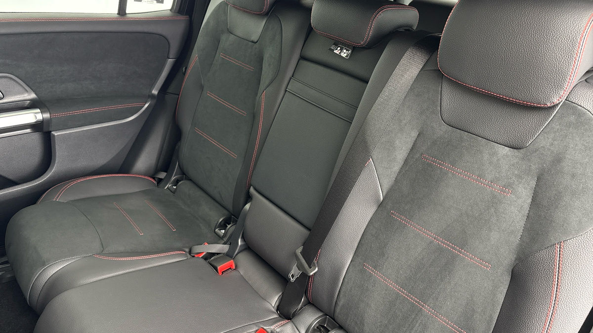Mercedes-Benz GLB Image 8