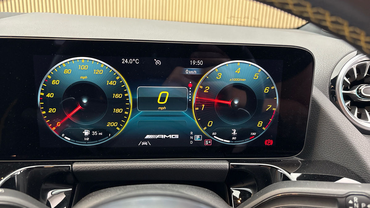 Mercedes-Benz GLA Image 36