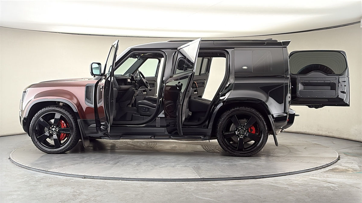 More views of Land Rover Defender 110