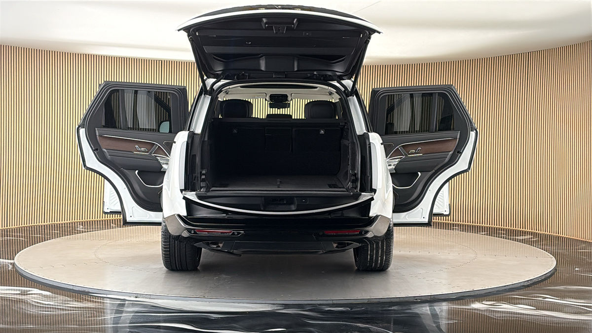 More views of Land Rover Range Rover