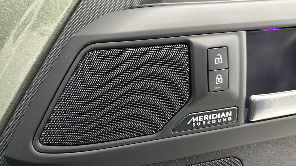 Land Rover Defender 90 Image 25